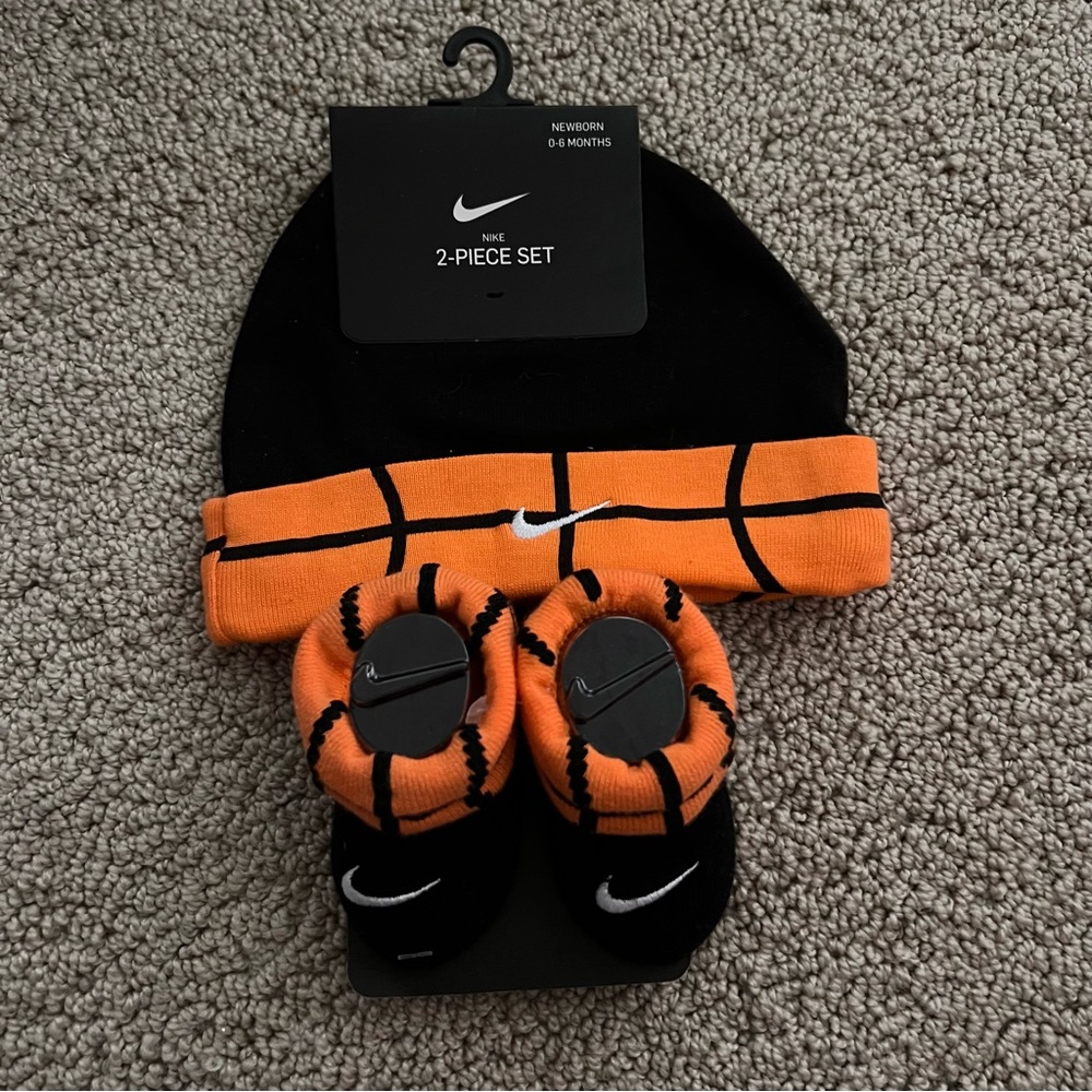 Nike Kids Black and Orange Basketball Beanie Set